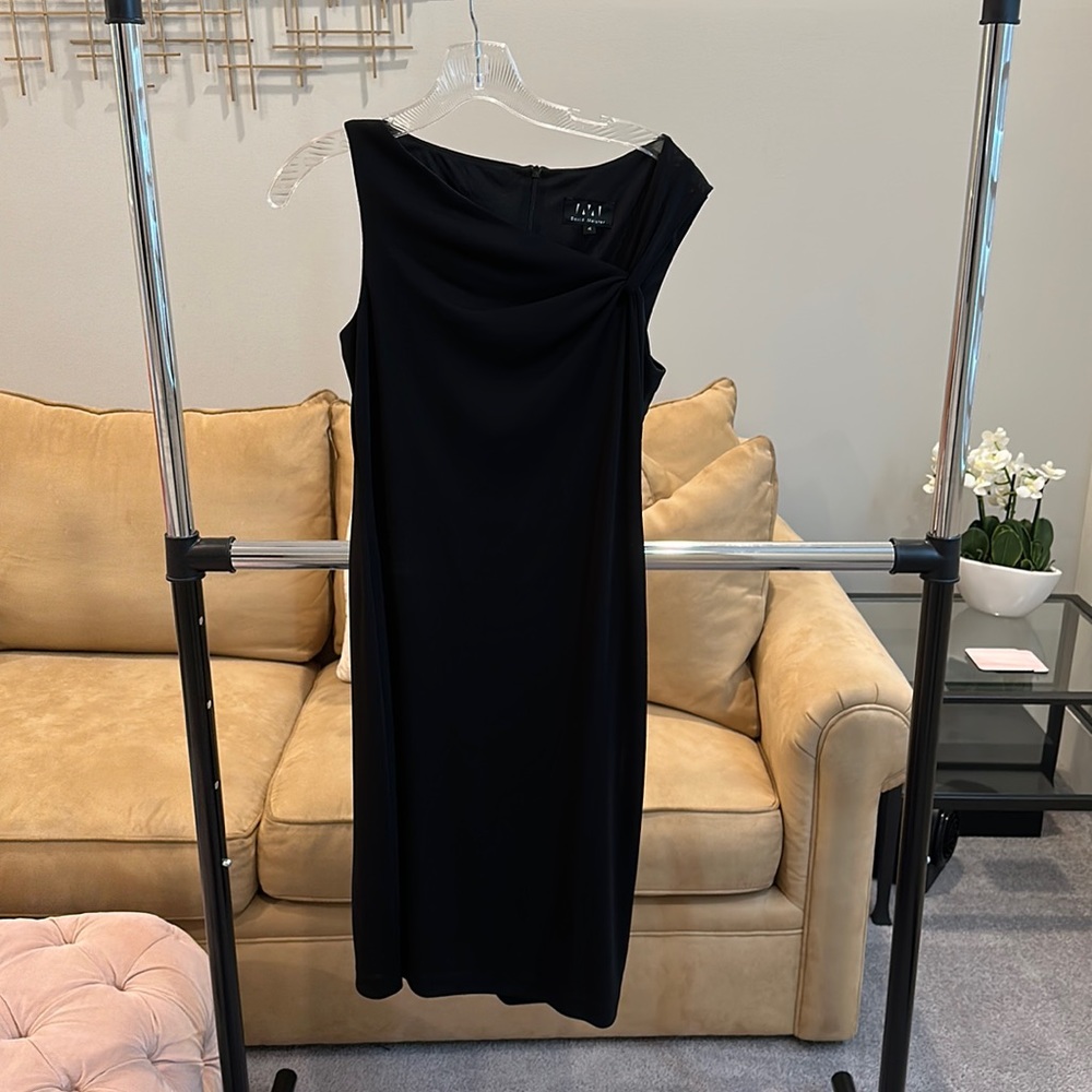 Beautiful black dress with gorgeous twist detail left strap